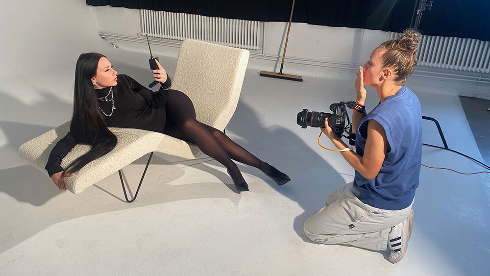 Billede til nyheden Behind the scenes: Til Tessas første forside-shoot